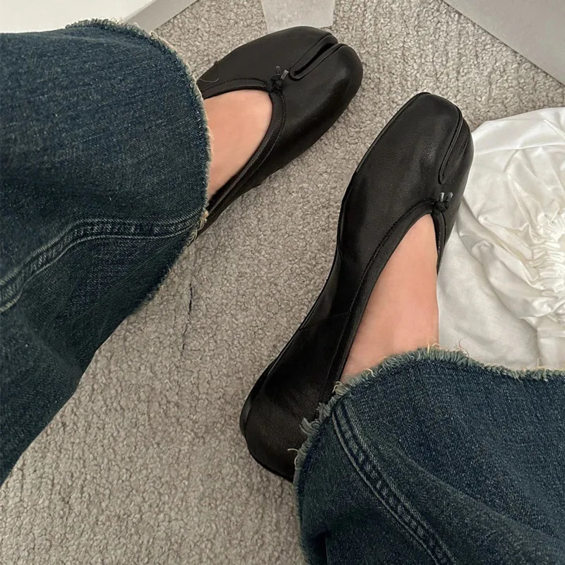 Fashion Soft Leather Split Toe Women Tabi Ballet Flats Spring Autumn Comfortable Walking Lazy Loafers Casual Girls Dance Shoes 251105