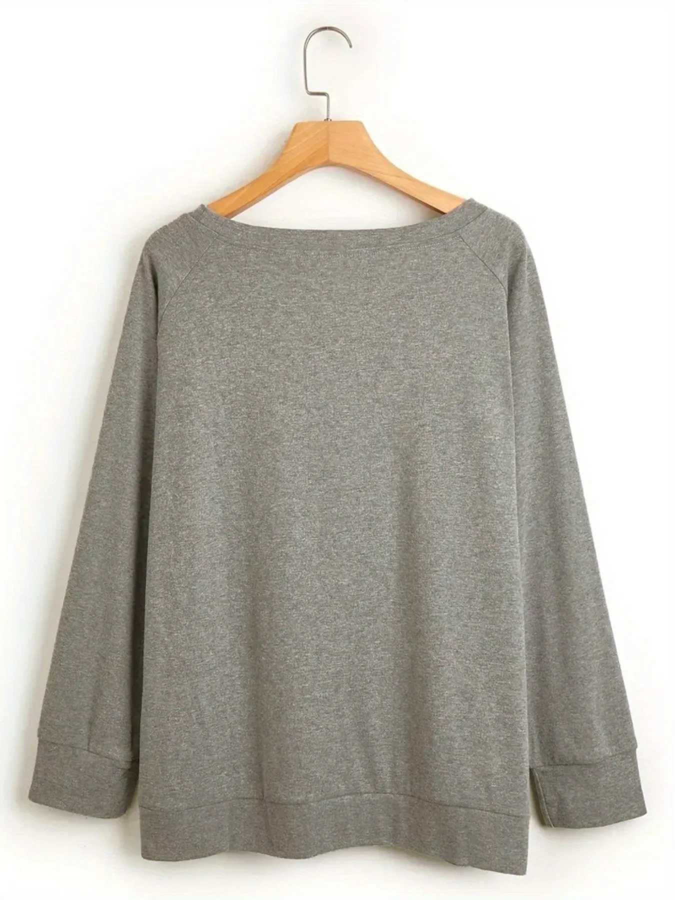 Womens autumn and winter casual loose warm Christmas print comfortable plus velvet long sleeved round neck sweatshirtT251105