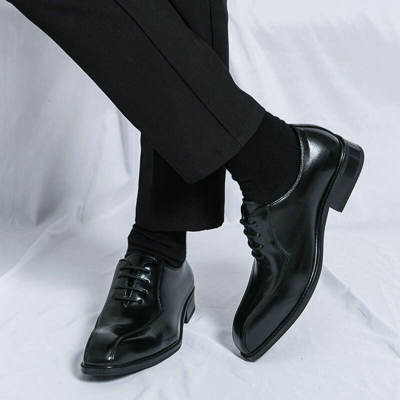 Men's in plus size, new casual fashionable men's business dress shoes, British gentleman style dinner leather shoes
