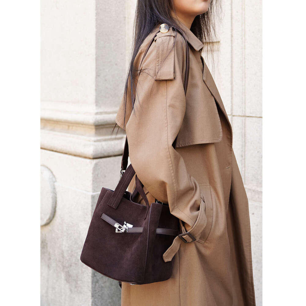 Luxury Bag Designer Niche Casual Fashion Handbag Matte Women Lock Buckle New Versatile Shoulder Crossbody Mother Bag