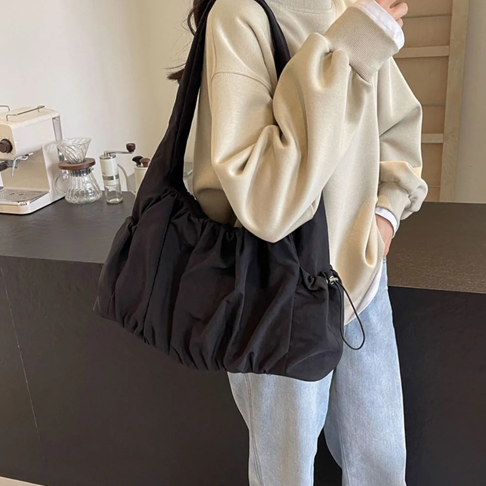 Fashionable pleated handbag large capacity shopping bag simple cross shoulder suitable for daily travel ll 250401