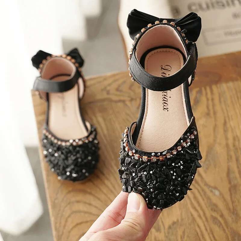 2025 New Children's Leather Wedding Children's Princess Sparkle Bow Girls' Casual Dance Shoes Designer Fashion Flat Sandals