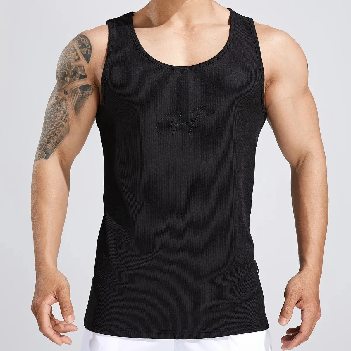 Summer Outdoor Running Leisure Sports Round Neck Sleeveless Breathable Quick Drying Solid Color Vest Fitness Mens Shirt 250402