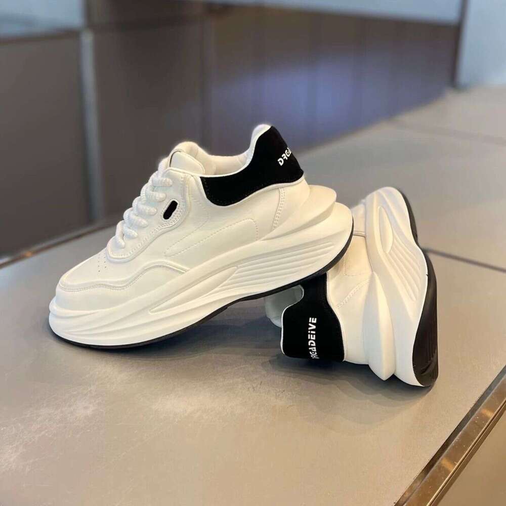 Men's Autumn New Fashion Versatile Soft Sole Dad Lightweight Quick Delivery TikTok Trending Outdoor Casual Shoes