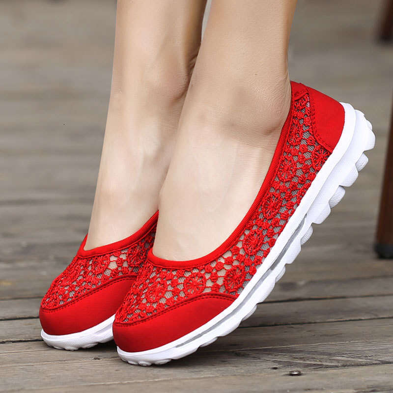 Large size for spring summer, new lace casual flat middle-aged and elderly walking mother's shoes, foot stomping women's shoes