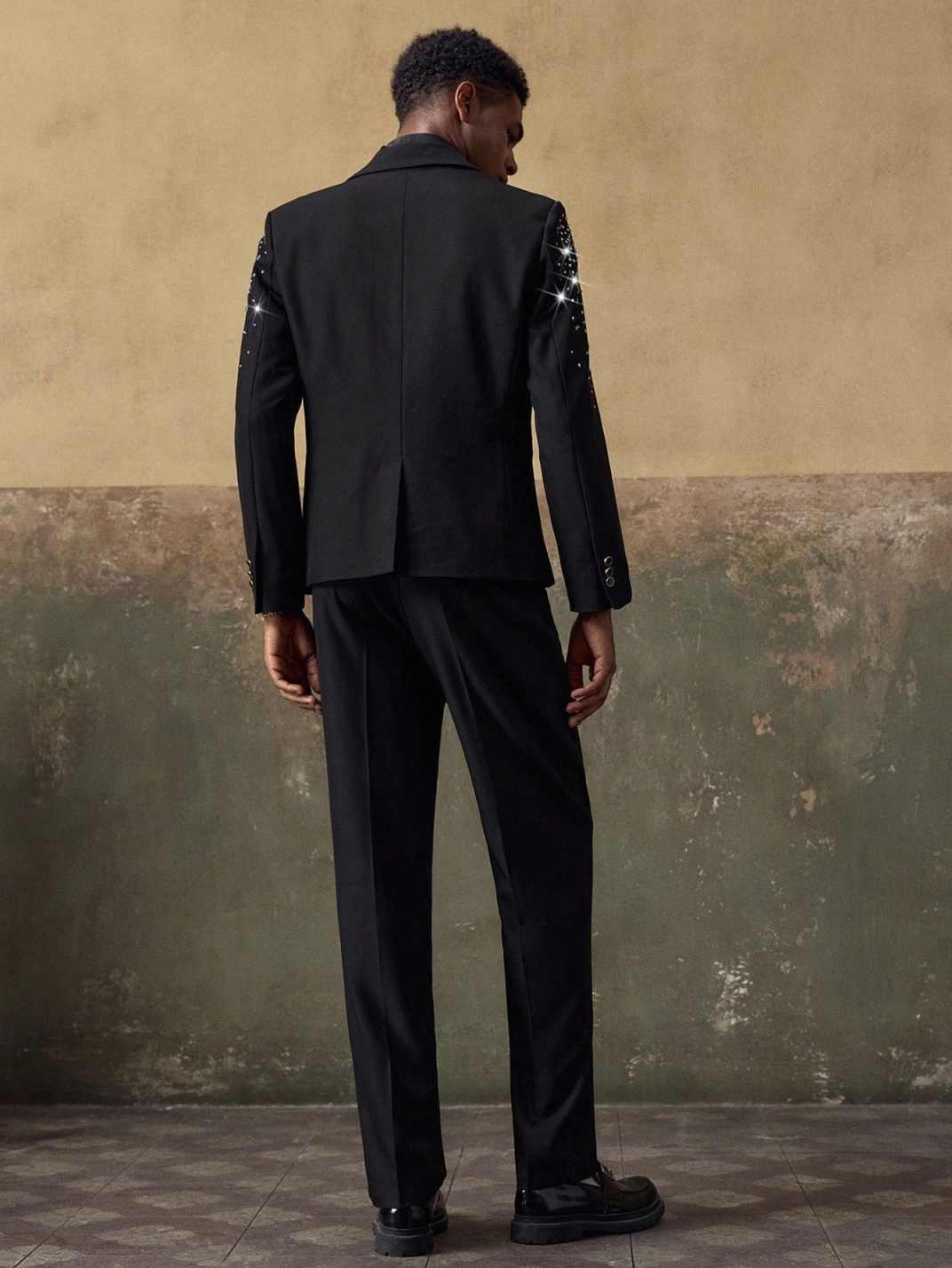 Shining Wedding Groom Tuxedos Slim Fit 2 Pieces Blazer Pants Single Breasted Beaded Rhinestone Special Occasion Party Customized