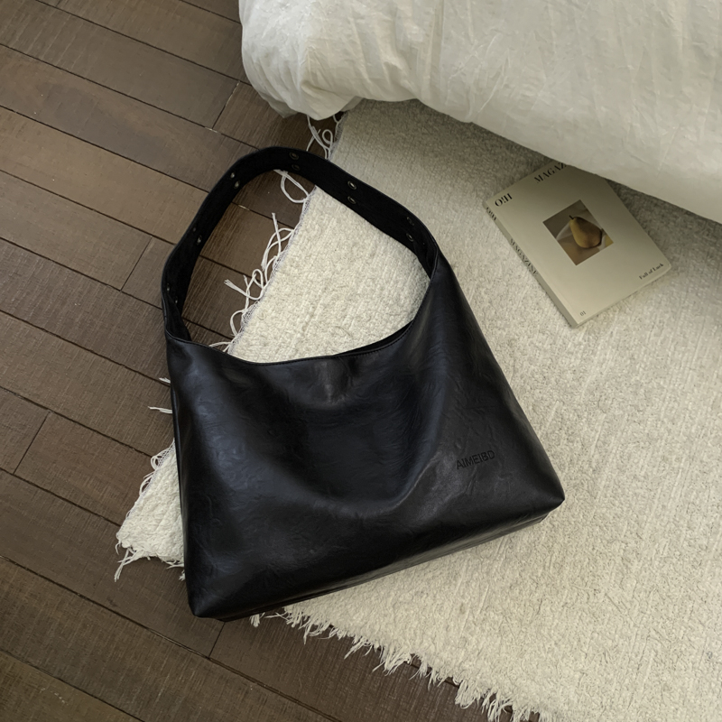 2025 Summer Women's Simple Leisure Fashion Luxury Party Handbag Large Capacity Crossbody Bag Essential Shoulder Bag for College Students Shopping