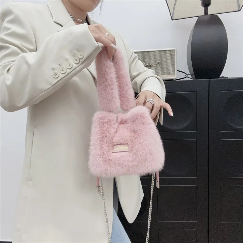 Fur Ladies Bucket Bag Clutch Purse Handbags Soft Plush Female Chain Shoulder Bags Winter Furry Small Messenger Bag 251104