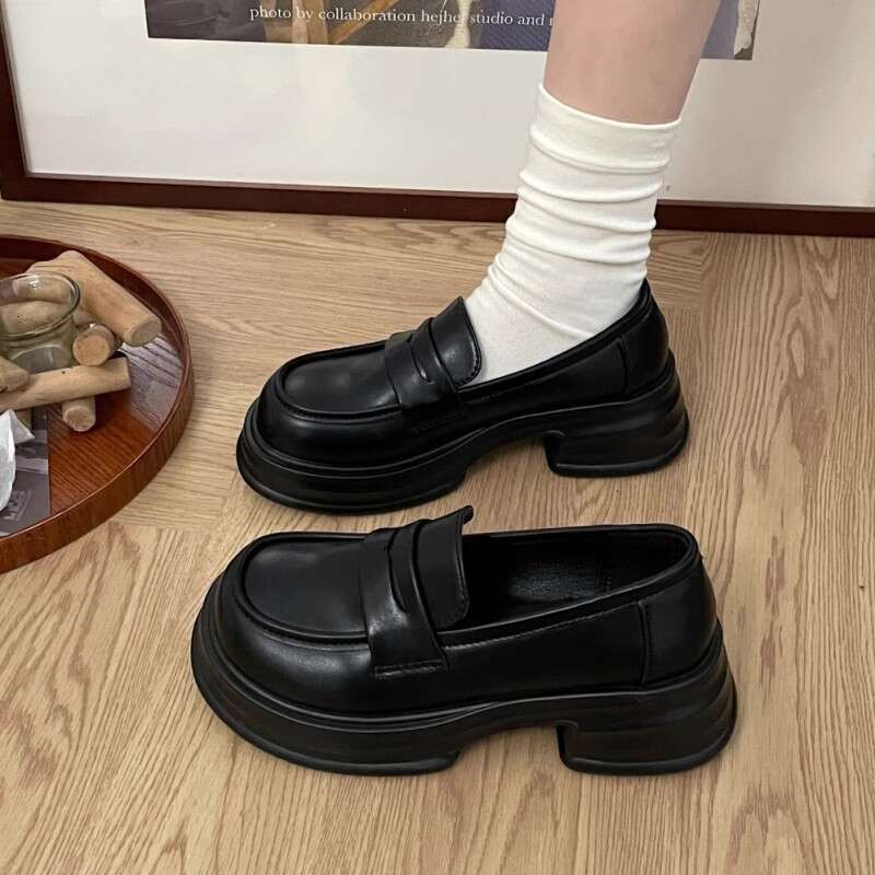 Black college style small leather 2025 Spring and Autumn new thick soled Korean version JK loafers versatile height increasing single women's sho