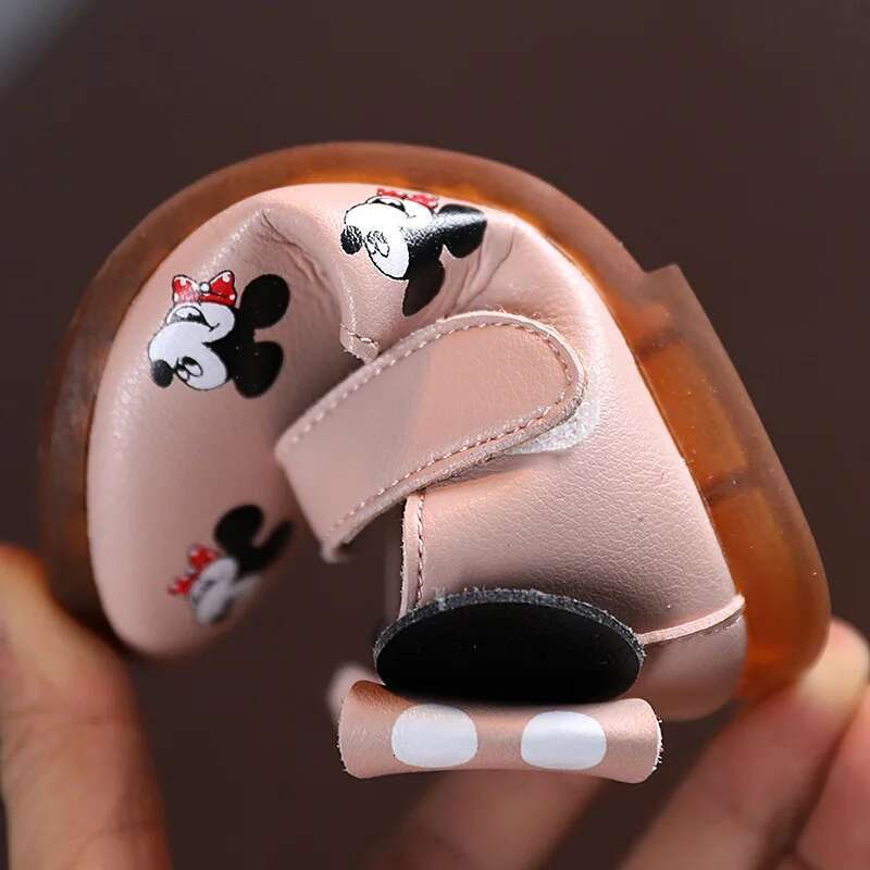 2025 new casual children's mouse shoes, girls' outdoor leather, children's designer fashion, flat shoes, soft
