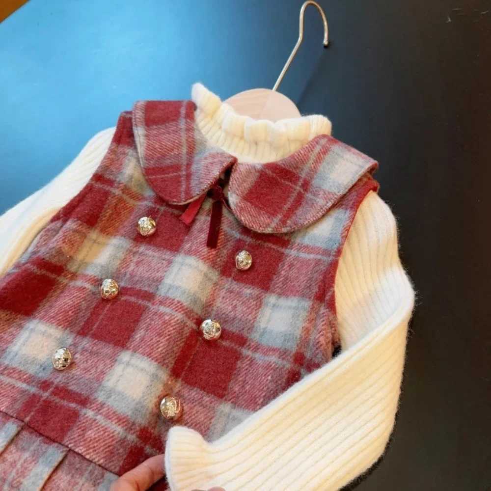 Bear Leader Red Checkered Printed Girls Clothes Warm Autumn Winter Sleeveless DressLong Sleeved Top New Years Childrens Sets Y251105