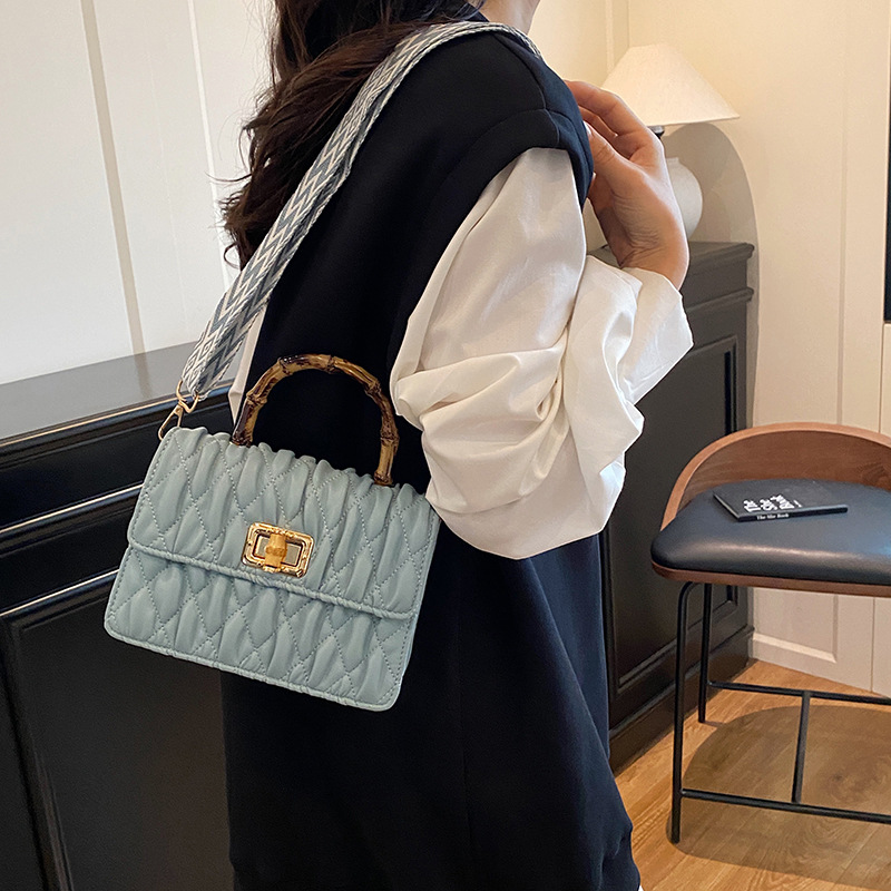 Free delivery new designer bag Simple and casual fashionable handbag simple and comfortable