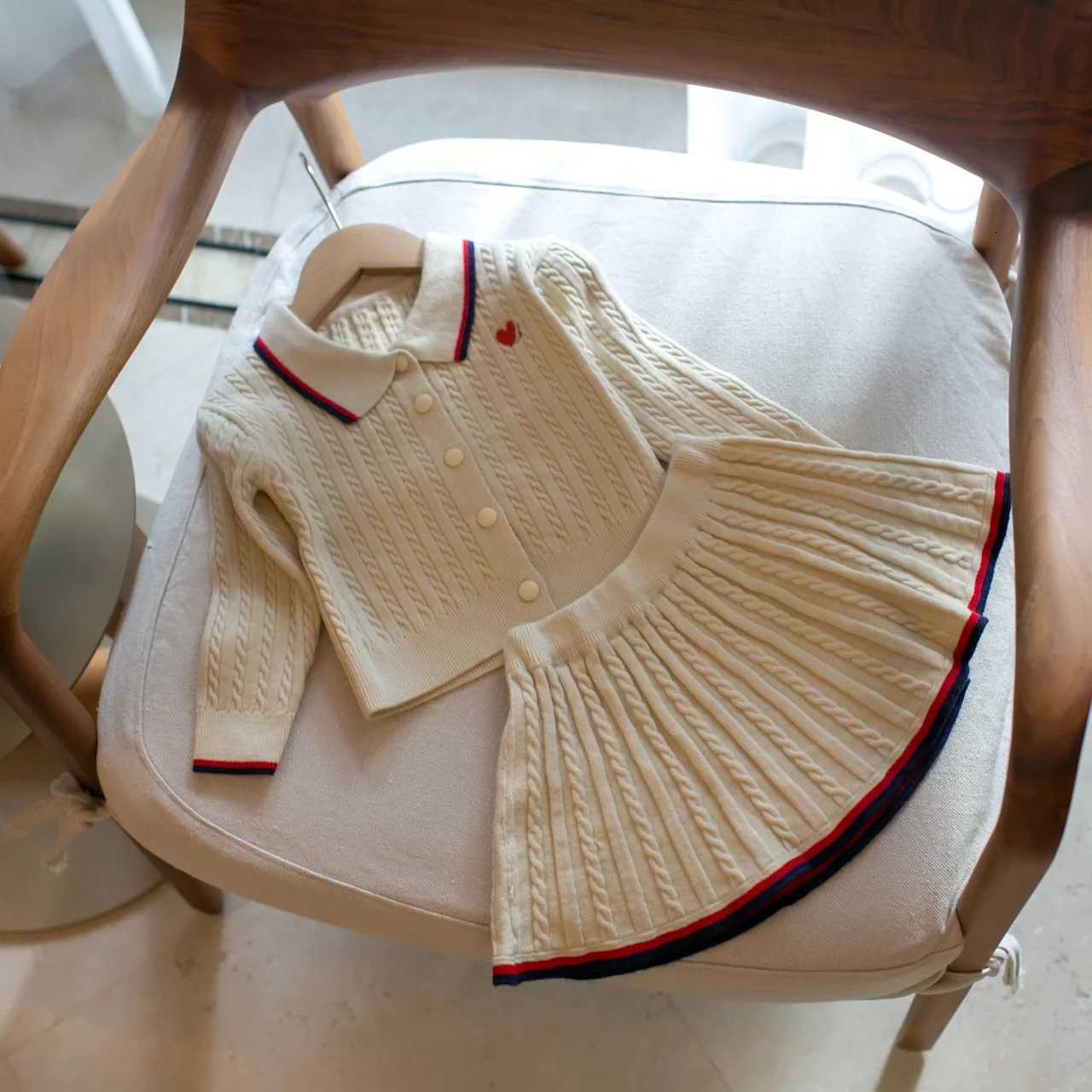 2025 Autumn/Winter Girls Campus Style Flip Collar Cardigan Sweaterpleated Skirt Two-piece Set Kids Suits School Uniform 2-6Y Y251105