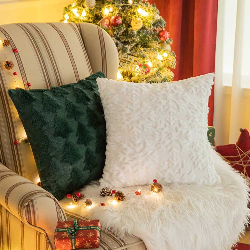 2024 New Christmas Cushion Cover Plush Gilding Pillowcase Red Green and White Festival Home Decoration Pillow Covers Y251105