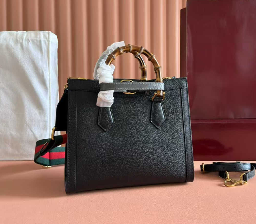 High-end designer hand-held shoulder crossbody bag office bag with detachable shoulder strap03