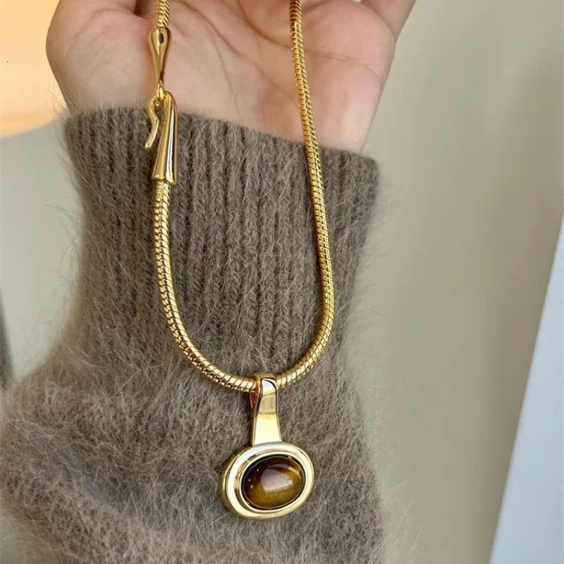 Stainless Steel Snake Bone Chain Necklace Women Black Glass Bead Pendant Girl Aesthetic Necklace Neogothic Jewelry Accessories 251031