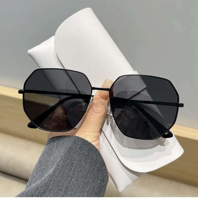 New Metal Men Sunglasses Brand Designer Sun Glasses Vintage Women Female Classic Driving Eyewear UV400 Gafas De Sol