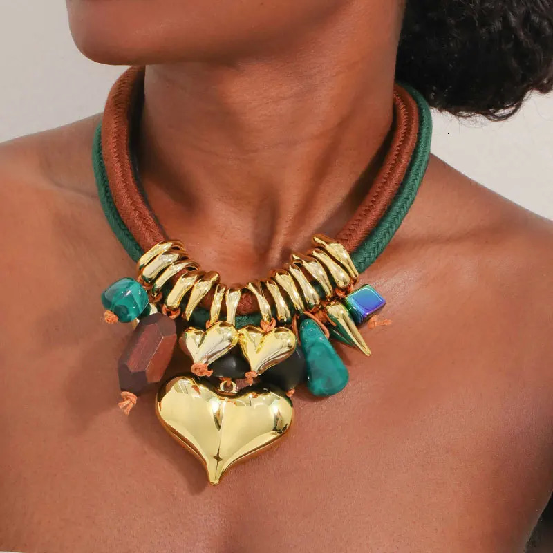 Statement Beaded Necklace Hearts Pendant for Woman Girl Wedding Party Jewelry 251031