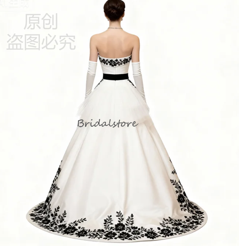 Vintage White With Black Lace Gothic Wedding Dress 2026 Romantic Fantasy Medieval Bridal Gown Elegant 1950s Country Rustic Bride Dress Georgian Marie 