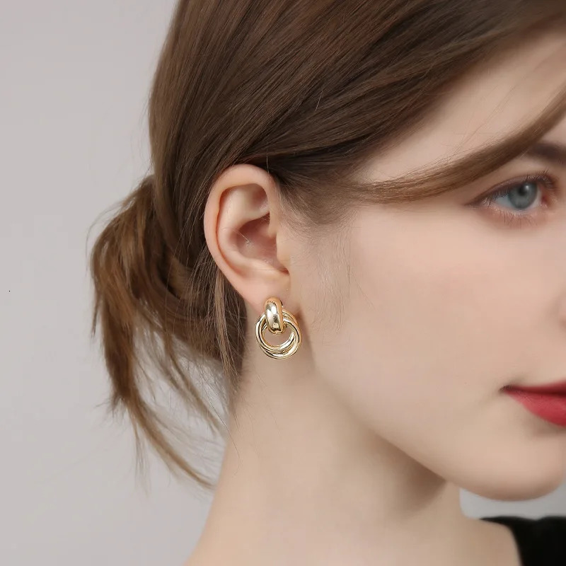 Fashion Small Stud Earrings for Women Gold Color Metal Twisted Statement Earring Classic Simple Beautiful Jewelry Wholesale 251131