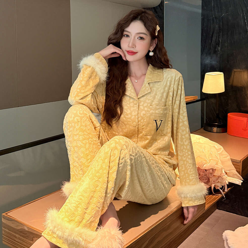 Velvet Pajamas for Women Warm Thickened Little Fragrance Style Long Sleeve Set Loose Fit Autumn and Winter Designer Luxcury Homewear Pyjamas