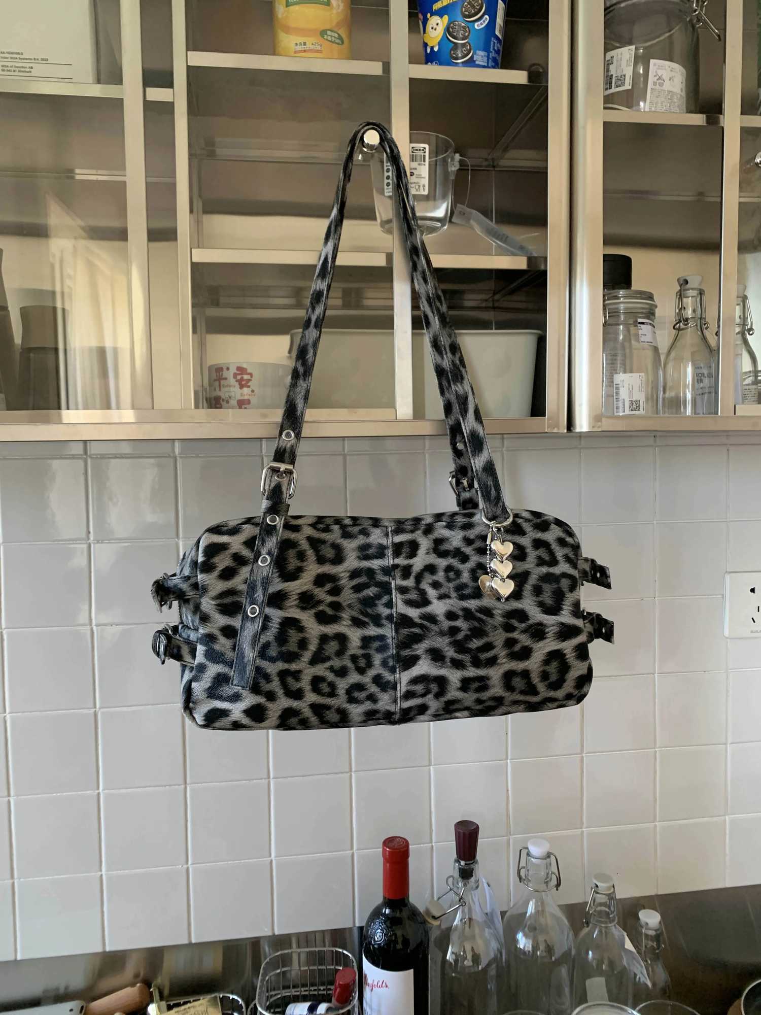 Personality Trendy Casual Textured Large-Capacity Pillow Bag 2025 Spring New Style Stylish Womens Shoulder Tote Bag Z251104