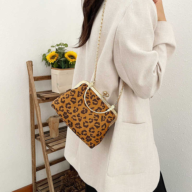 Chain fashion crossbody bag 2024 unique fashionable leopard print small bag evening party bag snap closure box bag H251016
