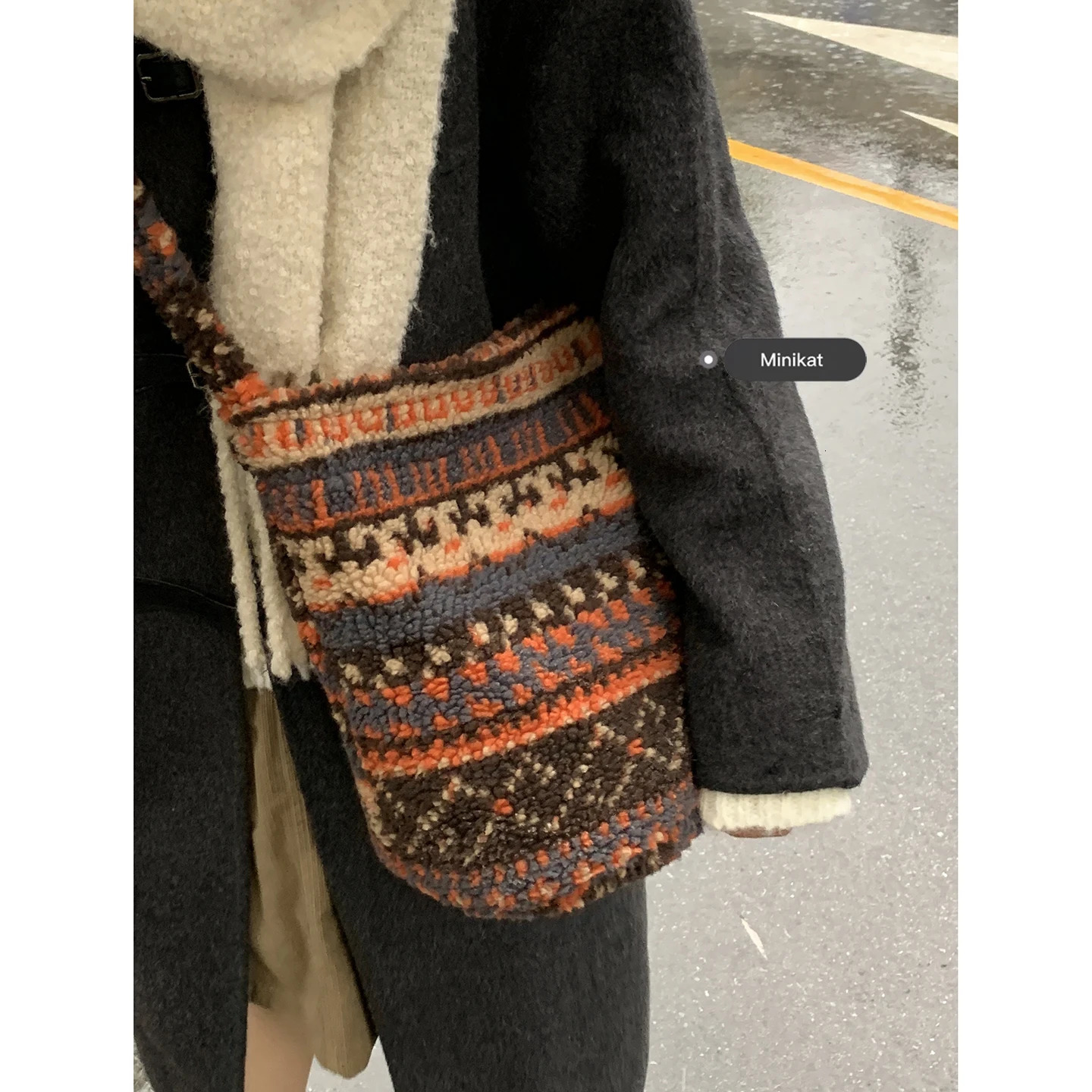 Fashionable Large Capacity Crossbody Plush Bucket Bags Autumn Winter Cute Lamb Wool Bag for Women 251104