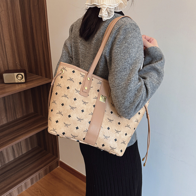 The new fashion senior sense of temperament printed color women bag hand bill shoulder crossbody Tote bag 2025s hot