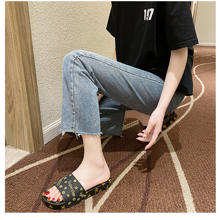 2025 Women's slippers summer home bathroom anti-slip indoor cute and simple sandals outdoor casual flip-flops
