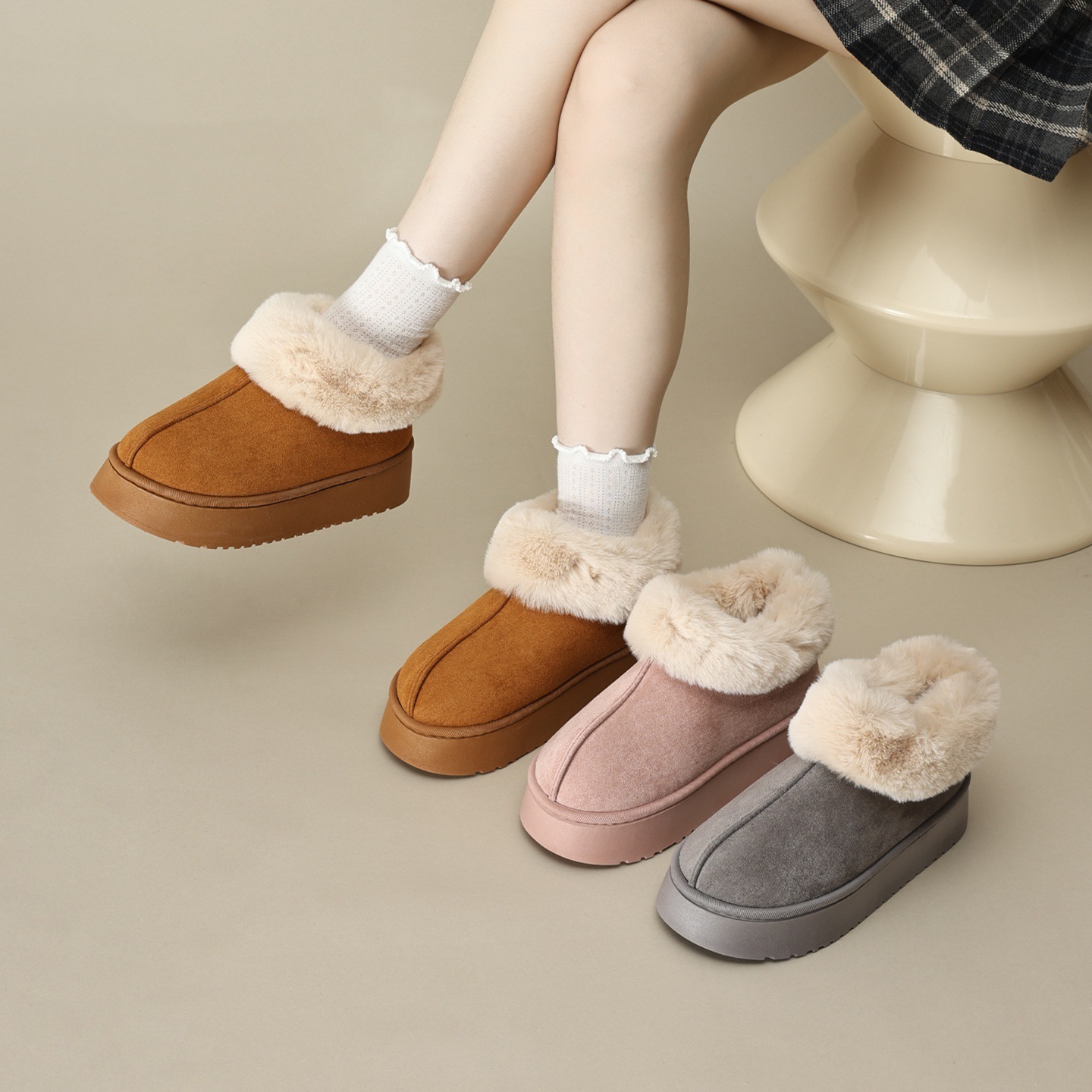 2025 New style thick-soled fleece-lined warm snow boots; non-slip short boots; fleece-lined warm parent-child fluffy heeled cotton slippers