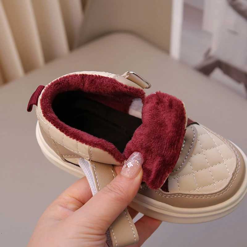 1-8 Years Old Childrens Padded Sneakers Red Thickened High-top Boys Girls Cotton Shoes Winter Soft Non-slip Kids Walking ShoesT251105