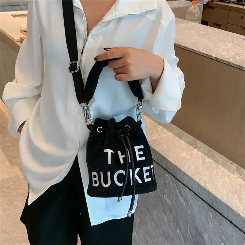 Plush Bucket Bags for Women 2022 New Luxury Designer Handbag Fashion Letter Print High Quality Cute Crossbody Shoulder Bag Woman