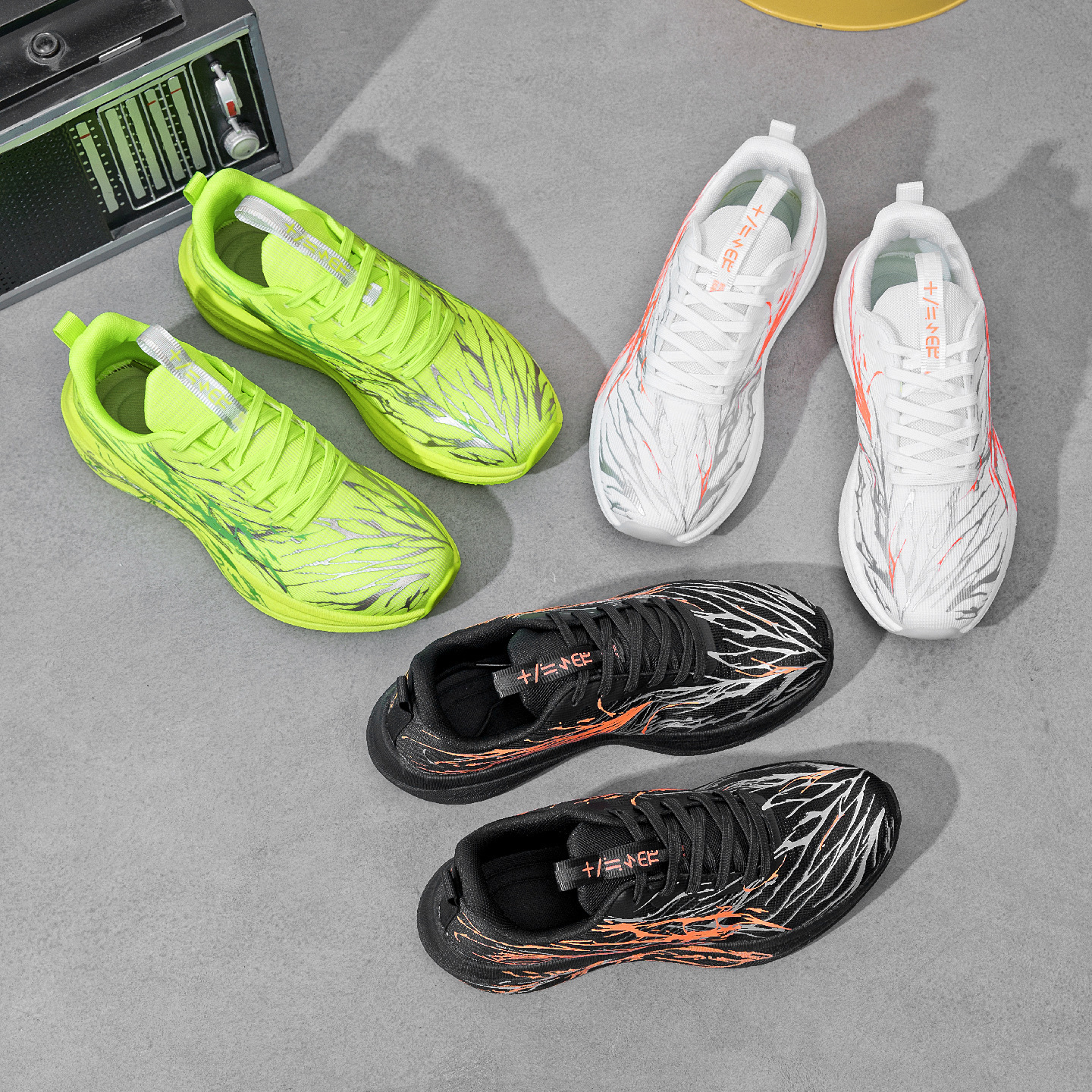 2025 New Fashion Lightweight Breathable Running Shoes for Men & Women Thick Sole Mesh Sneakers