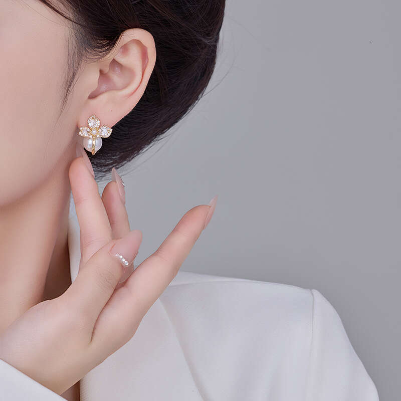 Light Luxury High-End Zircon Flower Pearl Super Sparkling Petal Elegant Simple Exquisite Women's Earrings