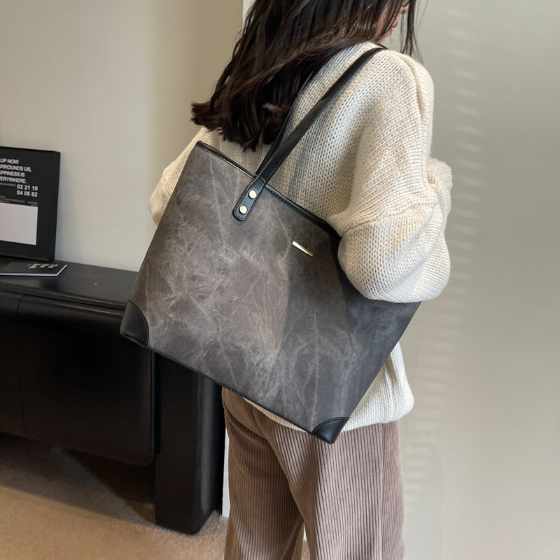 Free shipping to work commute large capacity women's new autumn and winter fashion Tote simple shoulder bag 2025