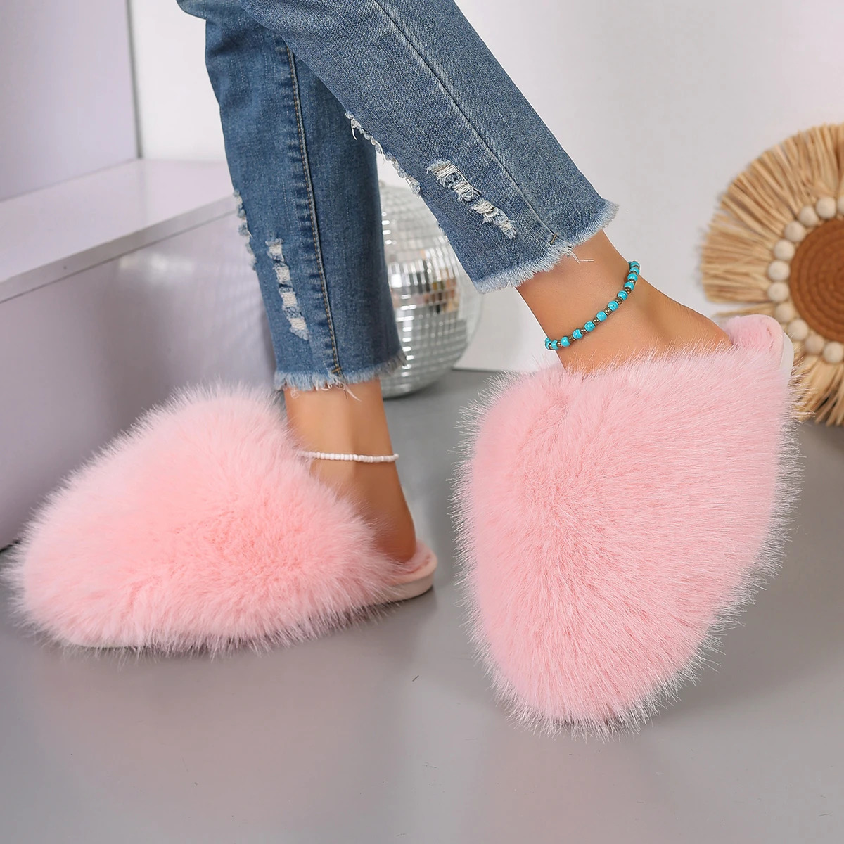 Winter Women Fashion Fur Slippers Fluffy Cute Plush Women Outdoor Anti Slip Durable Flat Bottom Slippers Slides Women 251031