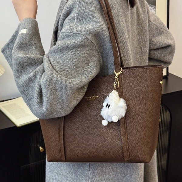 This Year S Popular Soft Leather For Women New Large Capacity Shoulder Commuting Tote Bag