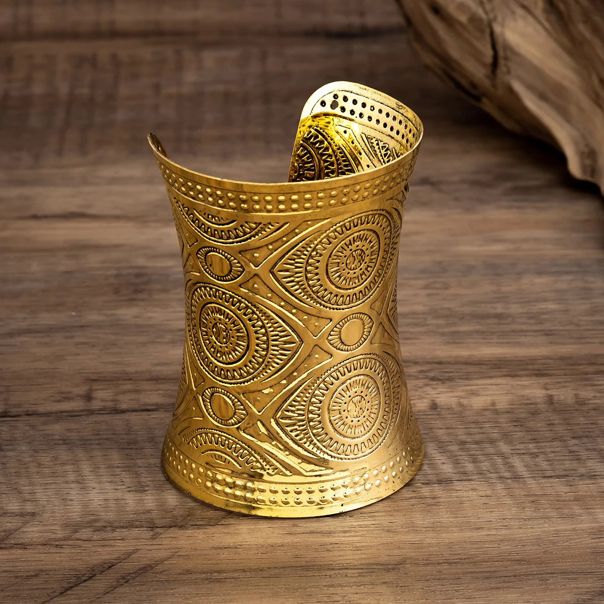 Exaggerated Africa Ethnic Big Wide Cuff Open Bangles for Women Retro Heavy Metal Arm Bracelet Grunge Wrist Jewelry Steampunk Men 251031