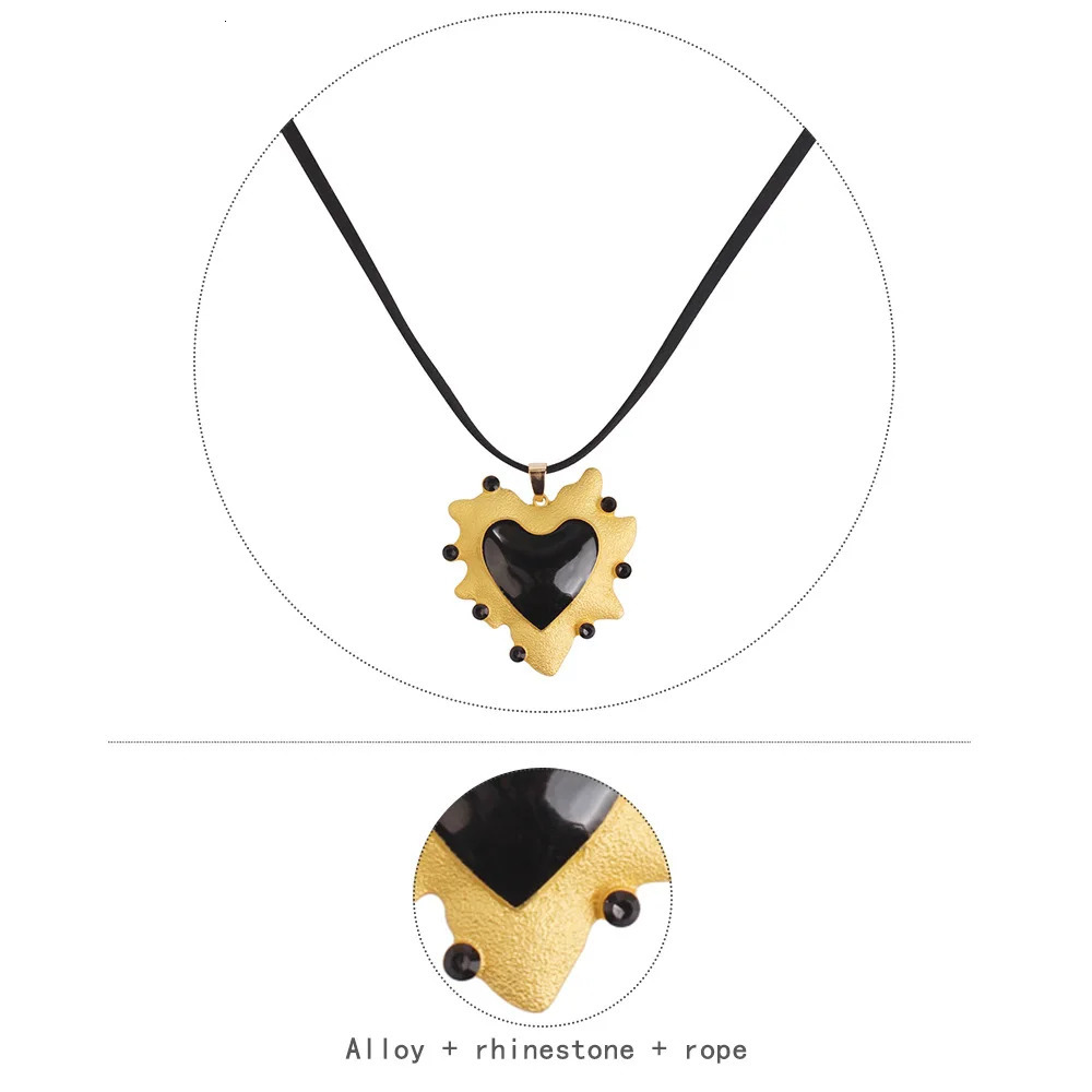 KMVEXO 2025 Fashion Big Love Heart Collar Choker Necklaces For Women Vintage Statement Pendant Necklaces Wedding Party Gifts 251031