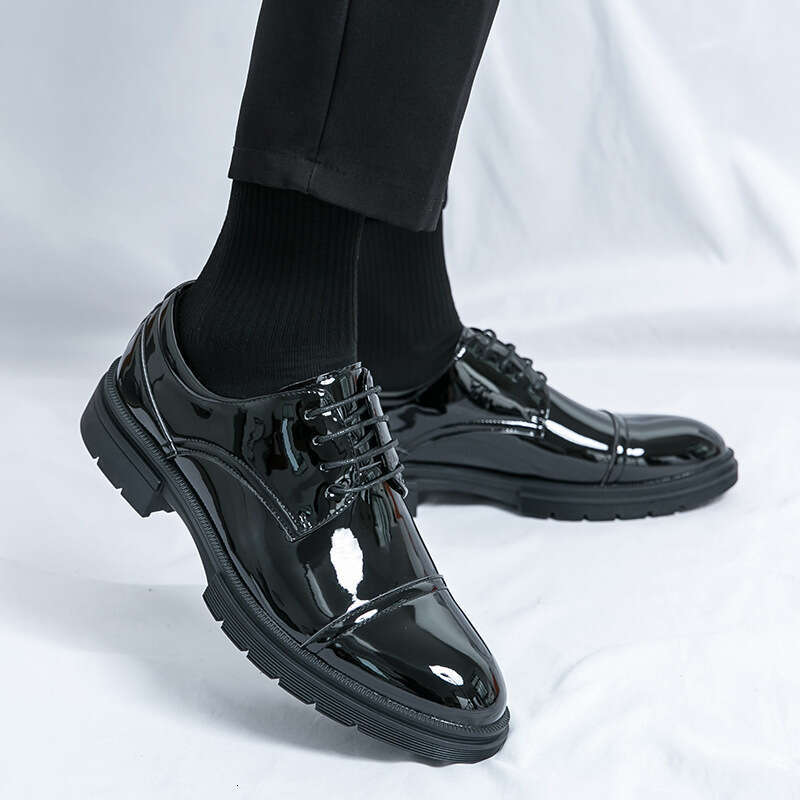 Men's in plus size, new casual leather fashionable men's business shoes, Korean version, trendy groom's wedding shoes