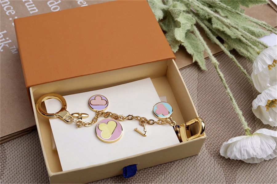 Keychains Lanyards Designer Keychain Women Letters Designers Car Key Chain Fashion Jewelry Bracelets Metal Decorative Bracelet