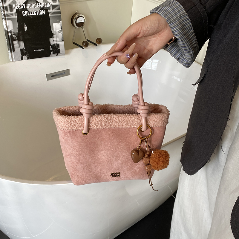 Frosted retro bag for women in autumn and winter 2025, new casual plush crossbody bag, popular and explosive bucket bag this year