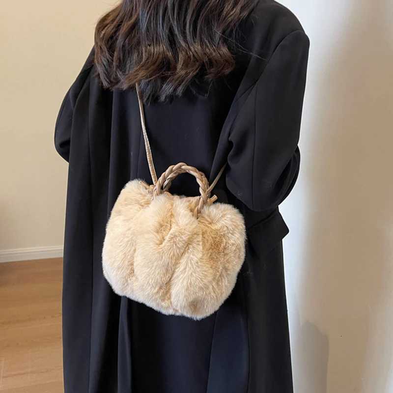 New Plush Winter Women Fashion Handbags Cloud Faux Fur Fashion Casual Womens Shoulder Bag Fluffy Crossbody Bag Z251104