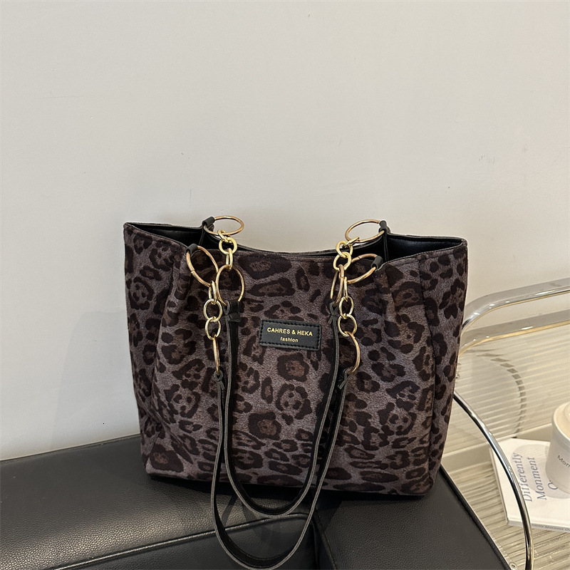 Vintage Matte Large Capacity Leopard Print for Women 2024 New Autumn Winter Versatile Crossbody Single Shoulder Commuter Tote Bag