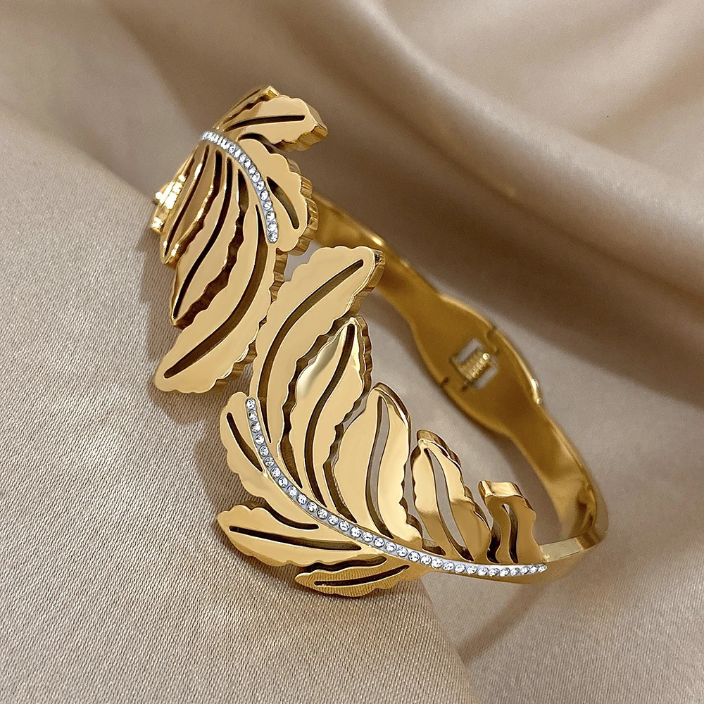 Exquisit Inlaid Rhinestone Feather Leaves Cuff Bracelets Fashion Gold Plated Stainless Steel Smooth Bangles Waterproof Jewelry 251031