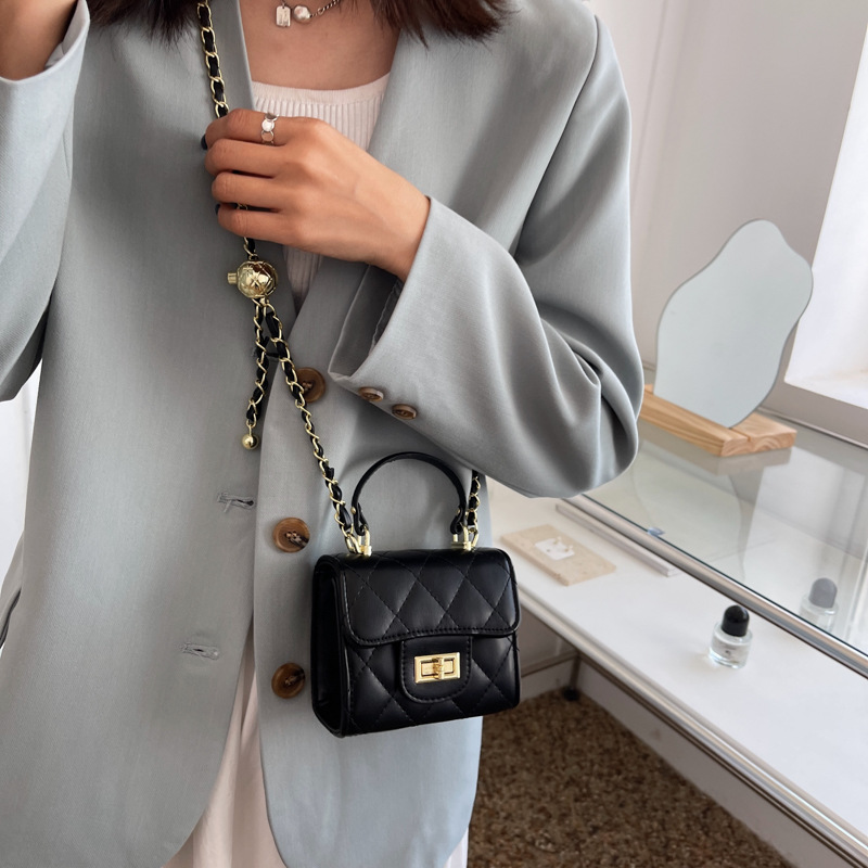 Free shipping hand carrying small square bag female small fragrant wind diamond chain bag small shoulder bag 2025