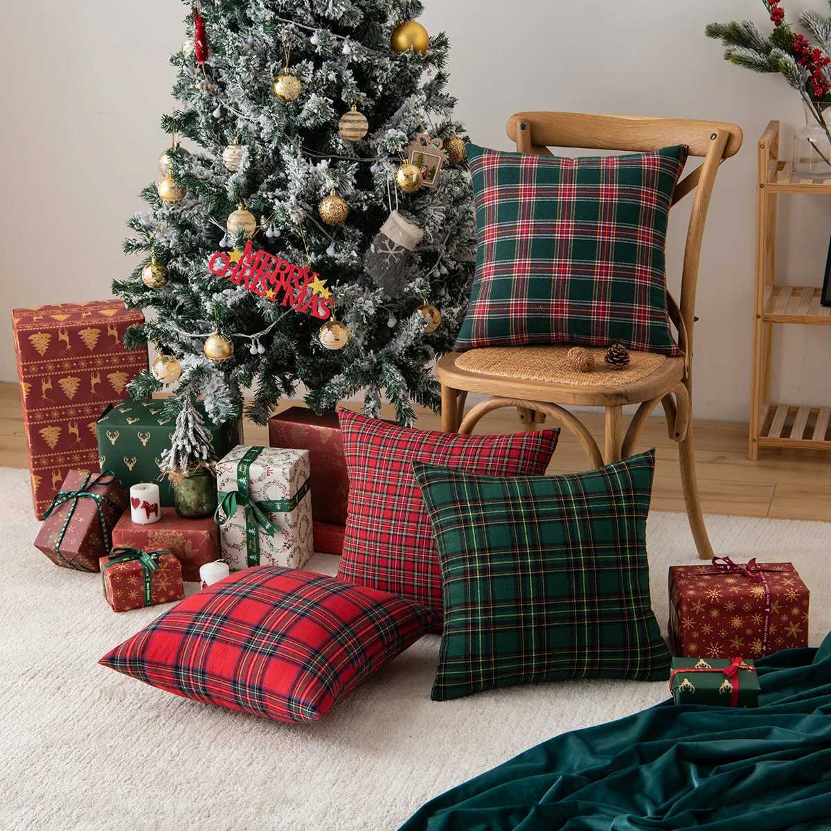 45x45cm Square Pillow Cases Christmas Scottish Tartan Plaid Cushion Covers Bed Sofa Pad Party Decor Snowflake Throw Pillow Cover Y251105