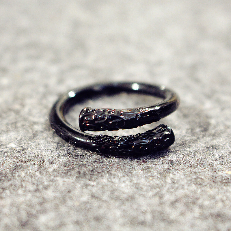 Korean Geometric Cat Paw Alloy Black Wrapped Animal Ring Fashion Creative Open Hand Jewelry for Women