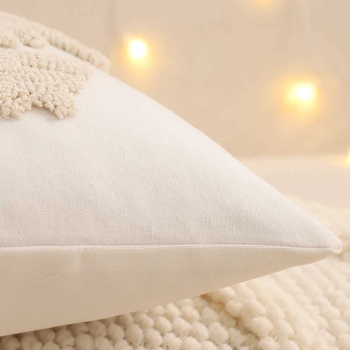Tufted Throw Pillow Cover Christmas Decoration Canvas Christmas Tree Snowflake Socks Winter Farmhouse Home Sofa Living Room Y251105
